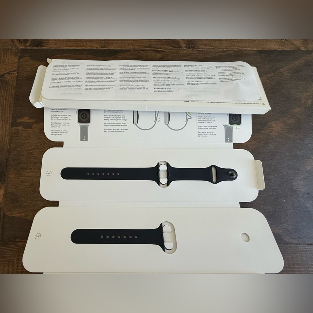 Apple Watch Sport Band - Black and White Packaging